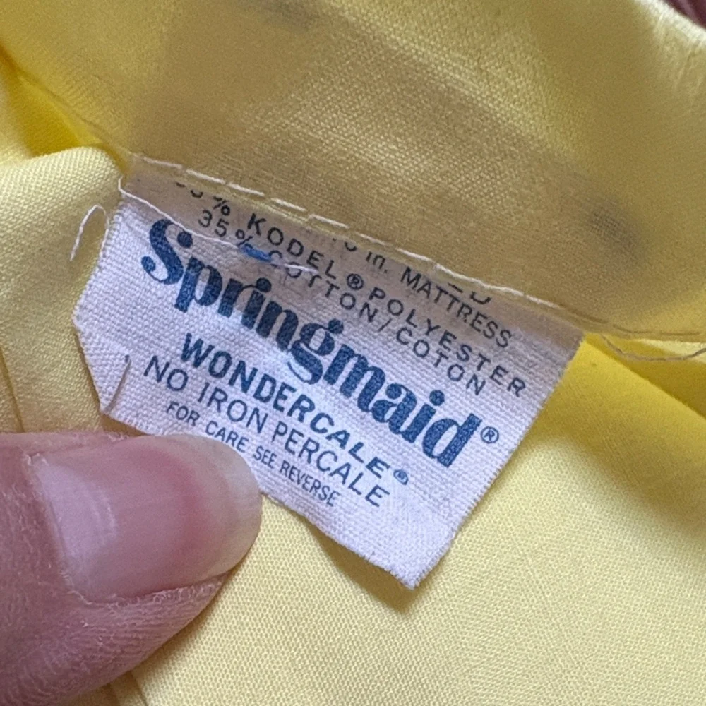 Vintage full flat Yellow with Gold Stripe. Springmaid. A5‎